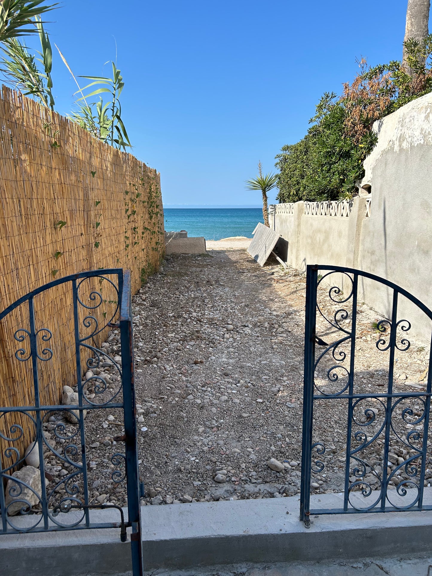 Beach house in Denia with a big garden