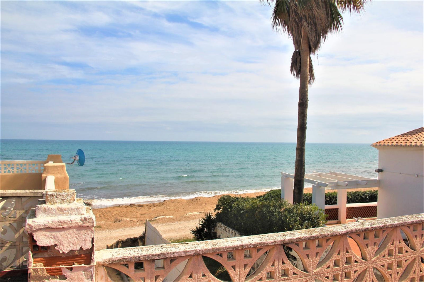 Beach house in Denia with a big garden